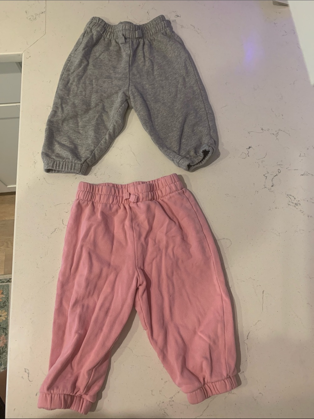 Hanna Andersson sweatpants *100% cotton* pocket in the back, drawstring waist.